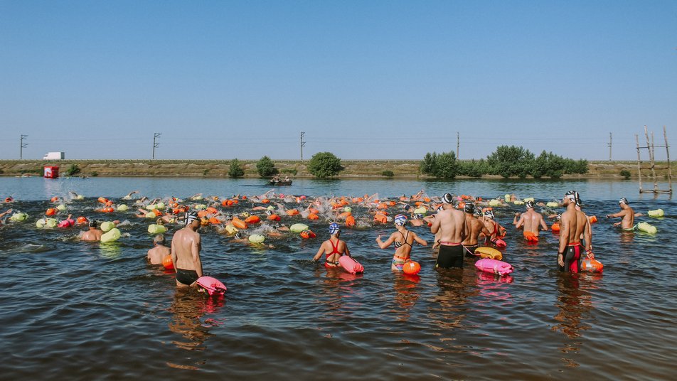 Міжнародний заплив через Дніпро-2021, Черкаси. фото