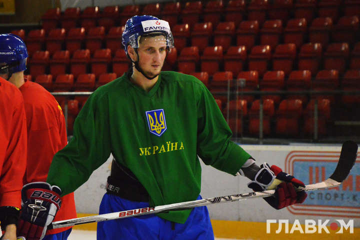 Хокеїст Васильєв. Фото