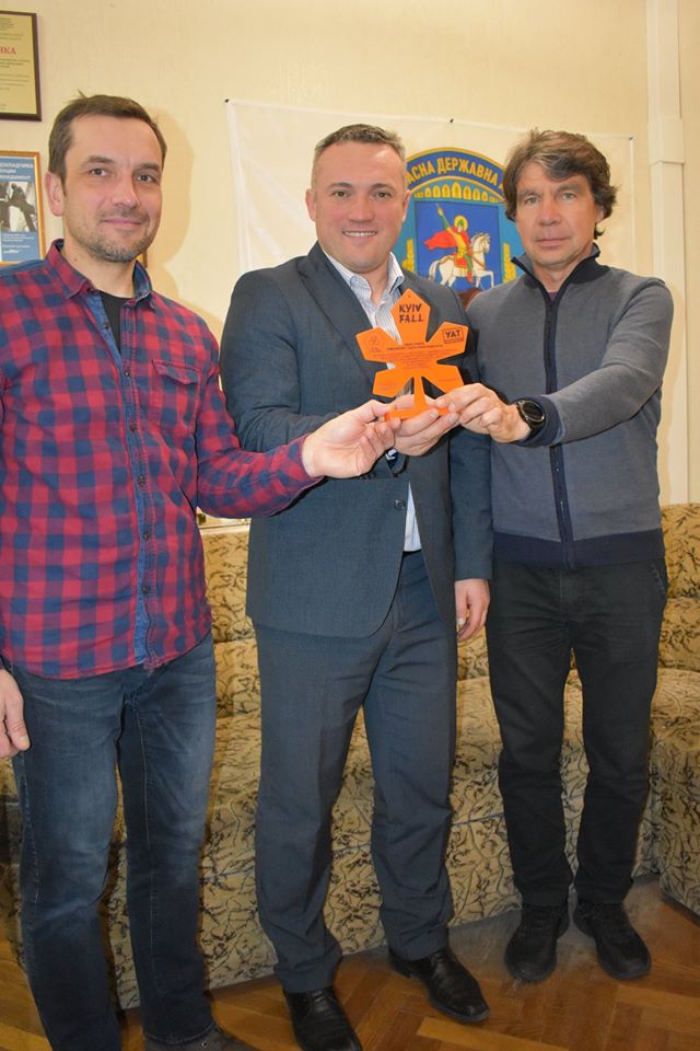 Подяка Сергію Тимофєєву за допомогу у проведення велозмагань. Фото