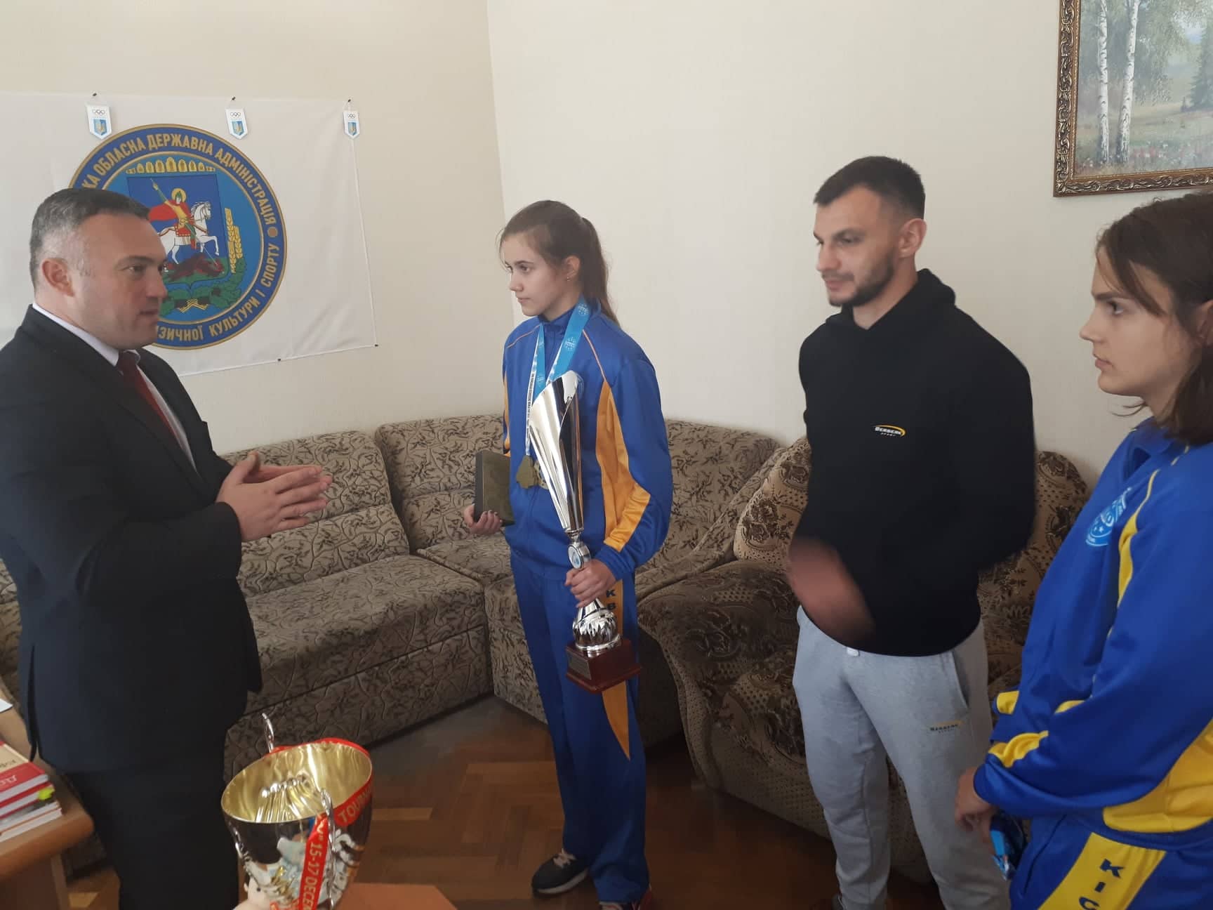 Сергій Тимофєєв зустрівся з переможцями ЧС з кікбосингу. Фото