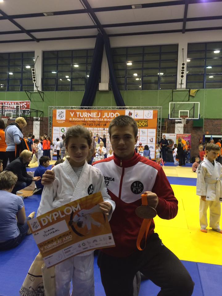 Також в польській столиці відзначилися вихованці СК «Прогрес» (Крюківщина).  Бронзовими призерами стали Діана Цимбал та Вольський Дмитро. А колега по клубу Гліб Богаченко посів п’яте місце.