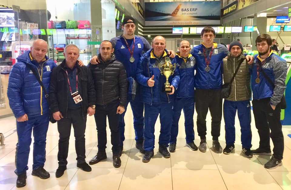 В аеропорту зустріли національну збірну з вільної боротьби. Фото В аеропорту зустріли національну збірну з вільної боротьби. Фото