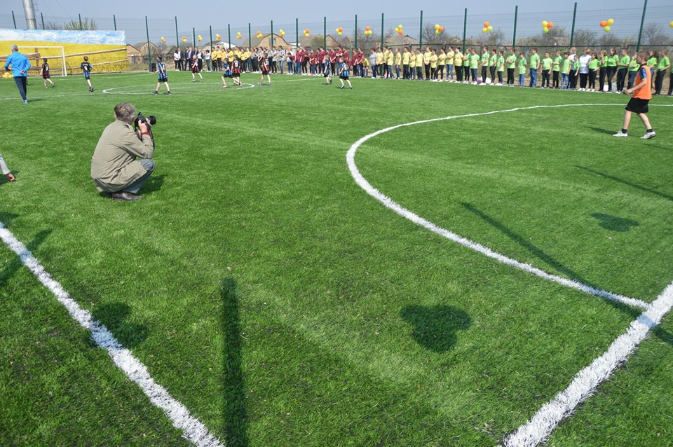 Відкриття футбольного поля в Синяку. Фото