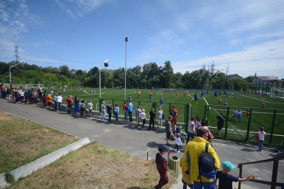 Відкриття футбольного поля у Вишгороді. Фото