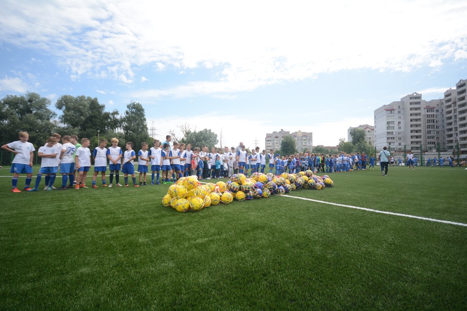 Відкриття футбольного поля у Вишгороді. Фото
