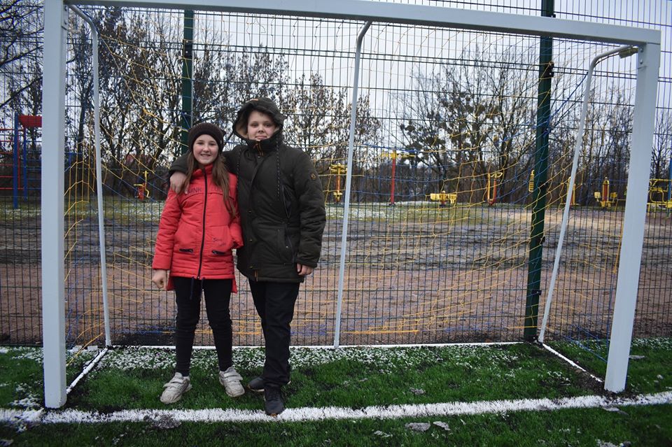 Відкриття футбольного поля в Бишеві. Фото