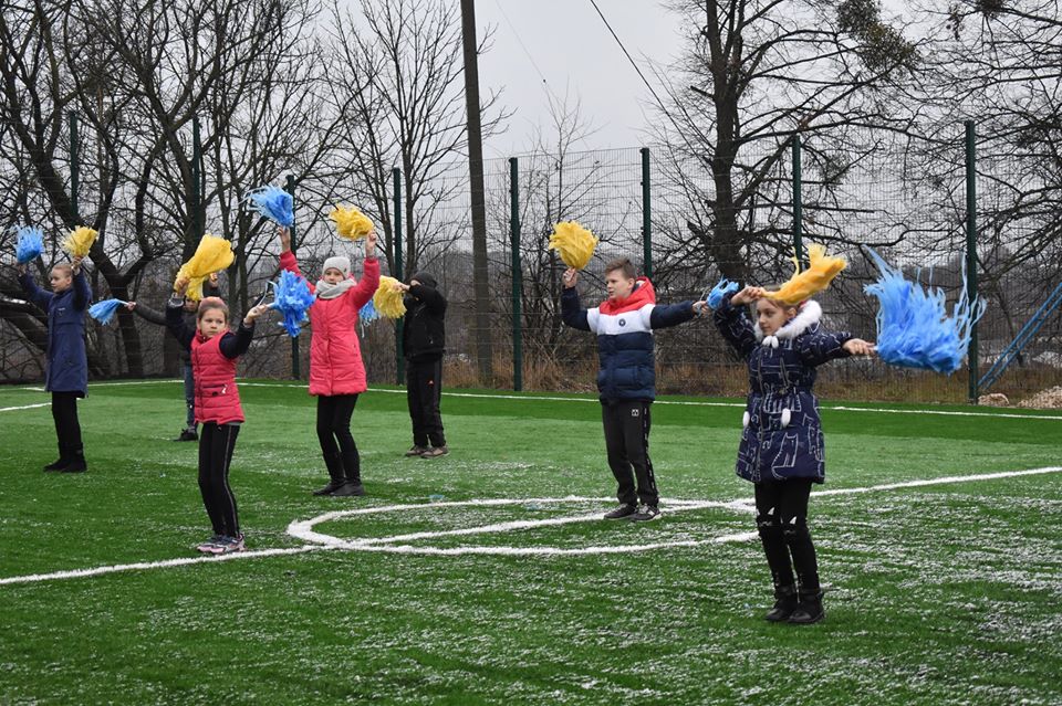 Відкриття футбольного поля в Бишеві. Фото