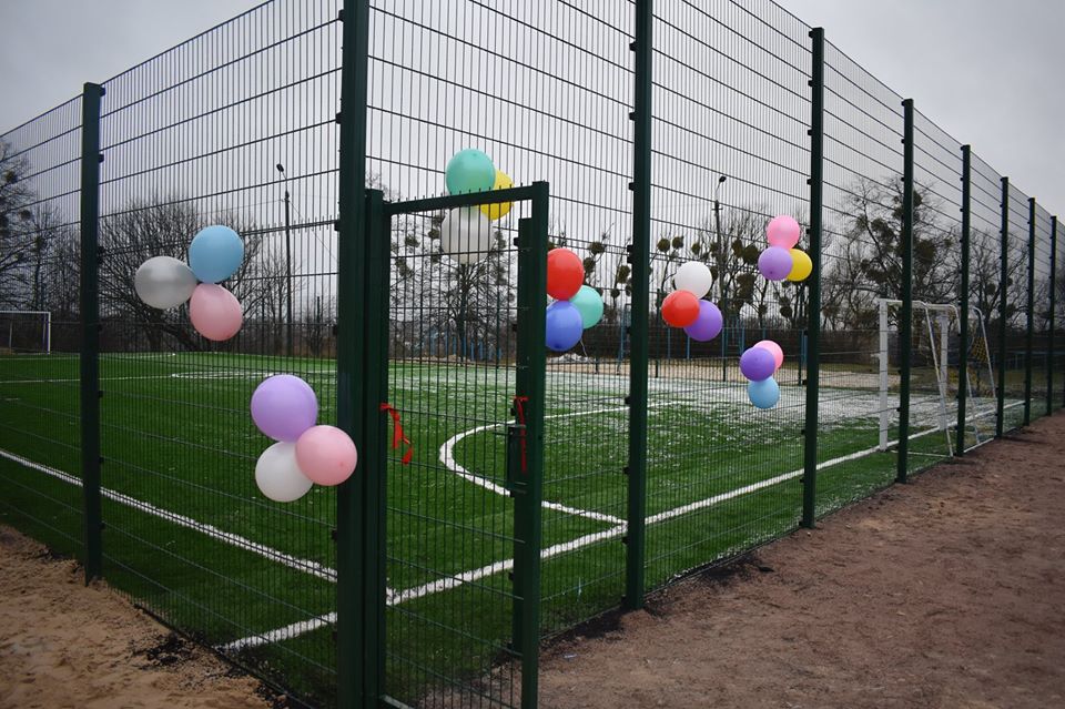 Відкриття футбольного поля в Бишеві. Фото