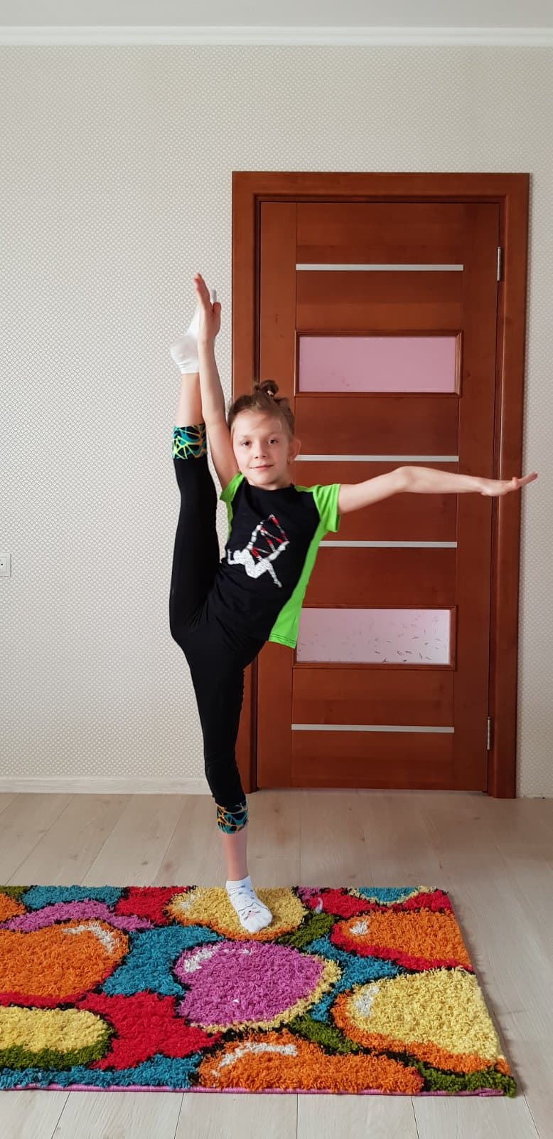 Спорт вдома від художніх гімнасток. Фото