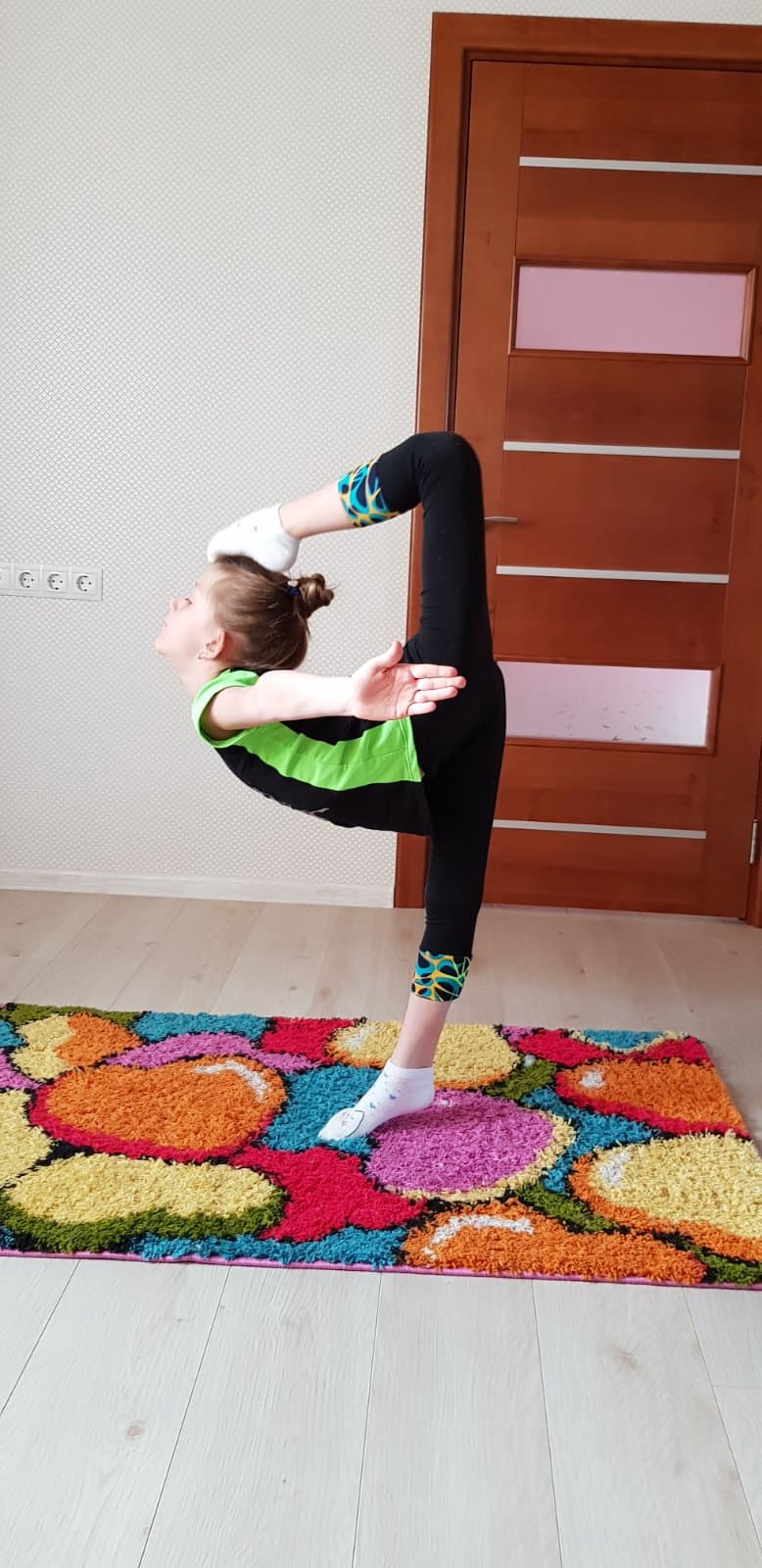 Спорт вдома від художніх гімнасток. Фото