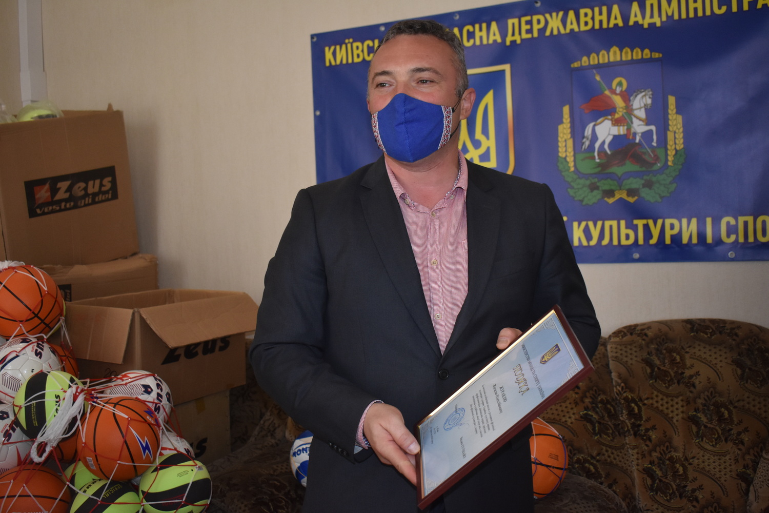 Сергій Тимофєєв вручив подяки Міністерства молоді та спорту. Фото