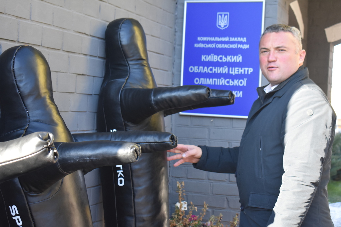 Управління молоді та спорту передало борцівський спортивний інвентар громадам Київщини. фото