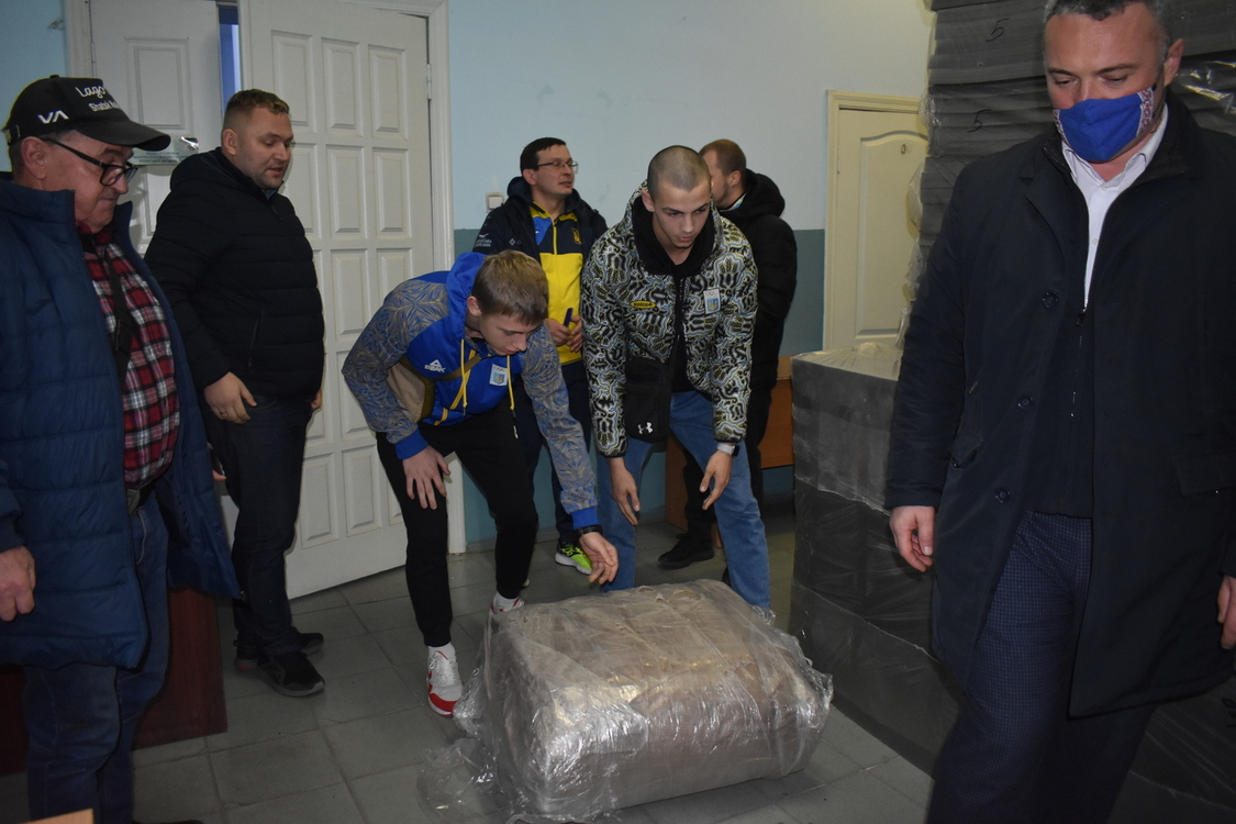 Управління молоді та спорту передало борцівський спортивний інвентар громадам Київщини. фото
