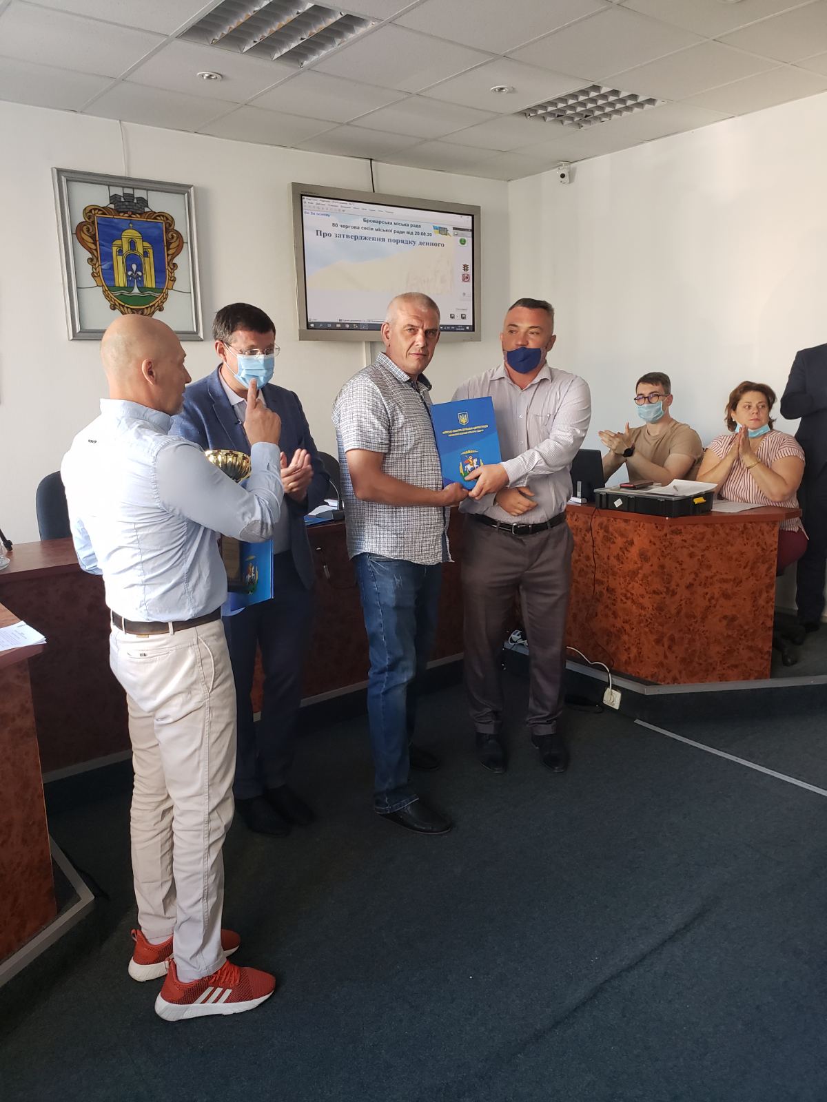 Вручення нагород на сесії Броварської міської ради. Фото